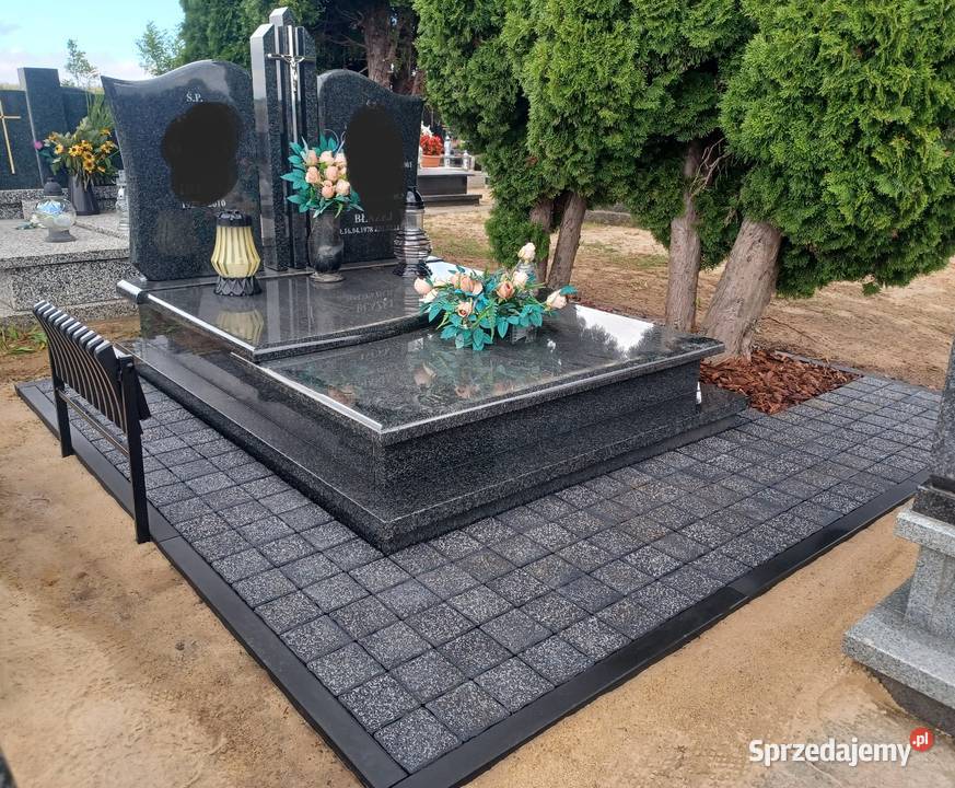 Cmentarz granit kostka brukowa wokół pomnika Ostrów Wielkopolski