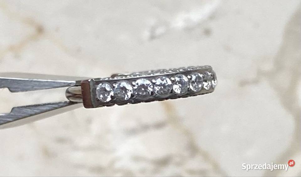 Kolczyk Kółko Tytan z Cyrkoniami Kliker Trzy Piercing Kraków