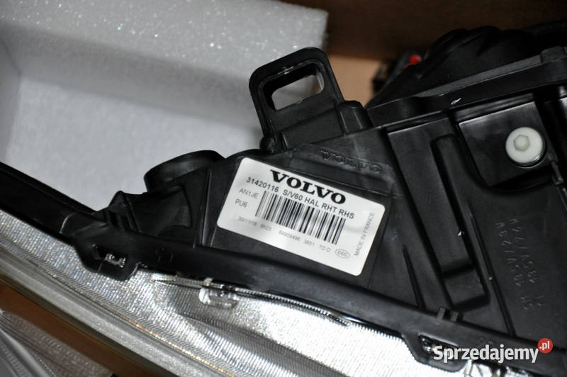VOLVO V60CC lift prawa lampa reflektor eur NOWA
