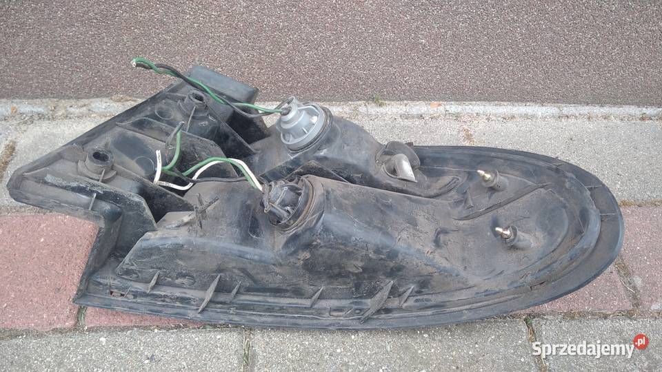 Mazda 323f lampa tylna lewa Oświetlenie Stare Kurowo
