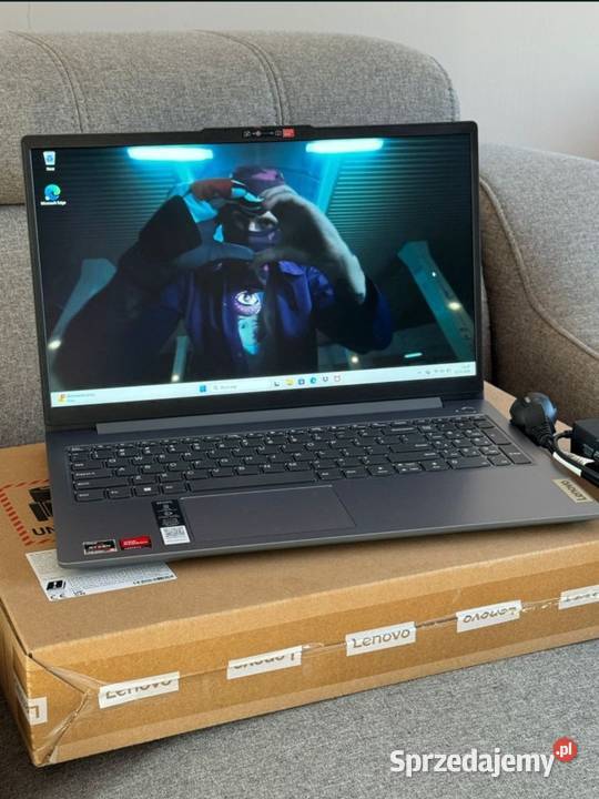Laptop Lenovo AMD Ryzen 3 7320U Czersk sprzedam