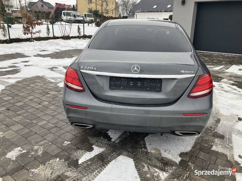 Mercedes E220 80 przebieg 2019 serwisowany w ASO Zagnańsk
