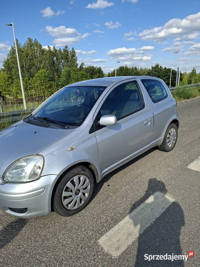 Toyota Yaris 14 diesel 2005 super uszkodzony sprzedam