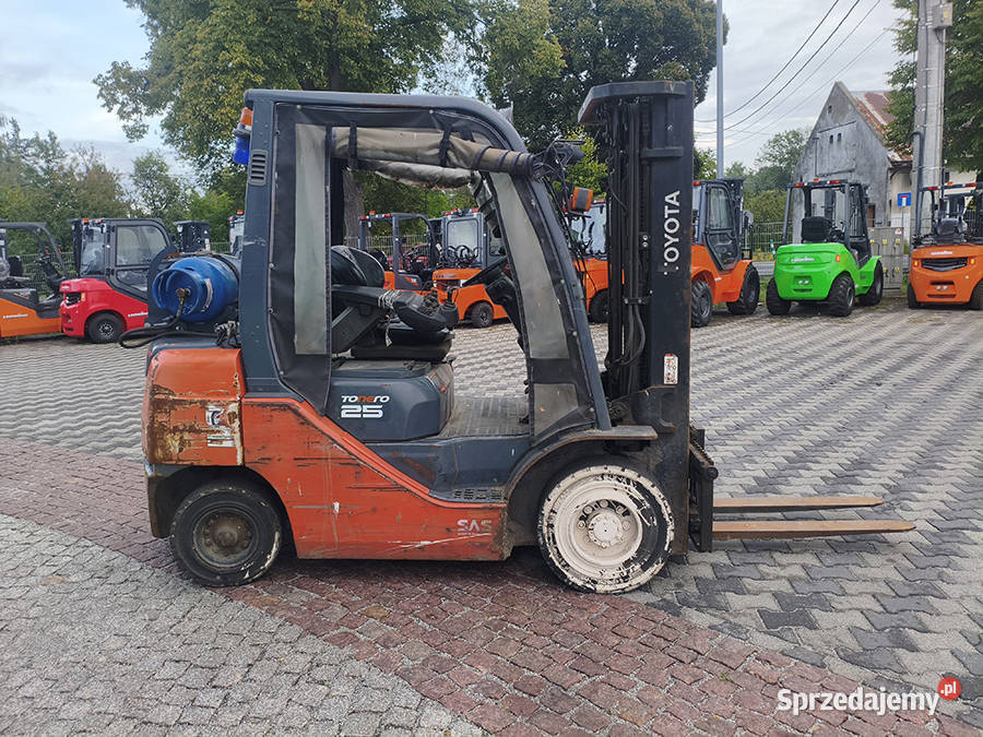 Wózek widłowy Toyota 028FGF25 25 t LPG triplex Kęty