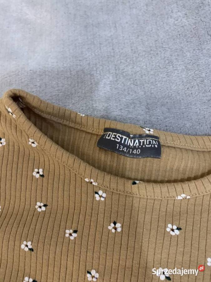 Bluzka z długim rękawem beżowa prążkowana w Rozmiar 134 Jasło