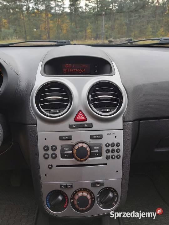 Opel Corsa D 12 85 2013 r lakier metallic Częstochowa