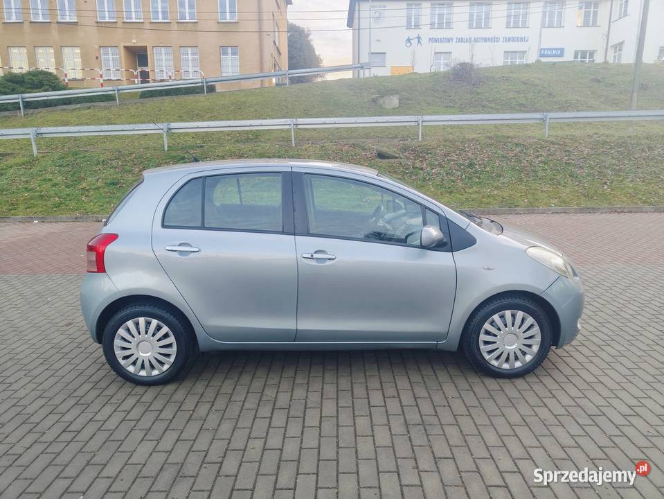 Sprzedam Toyota Yaris II 13 VVTi benzyna 5 drzwi elektryczne szyby