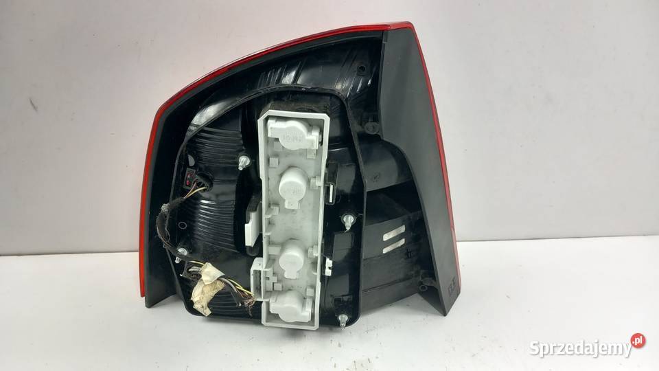 SKODA OCTAVIA II LIFT HB LAMPA TYŁ PRAWA osobowe wielkopolskie sprzedam