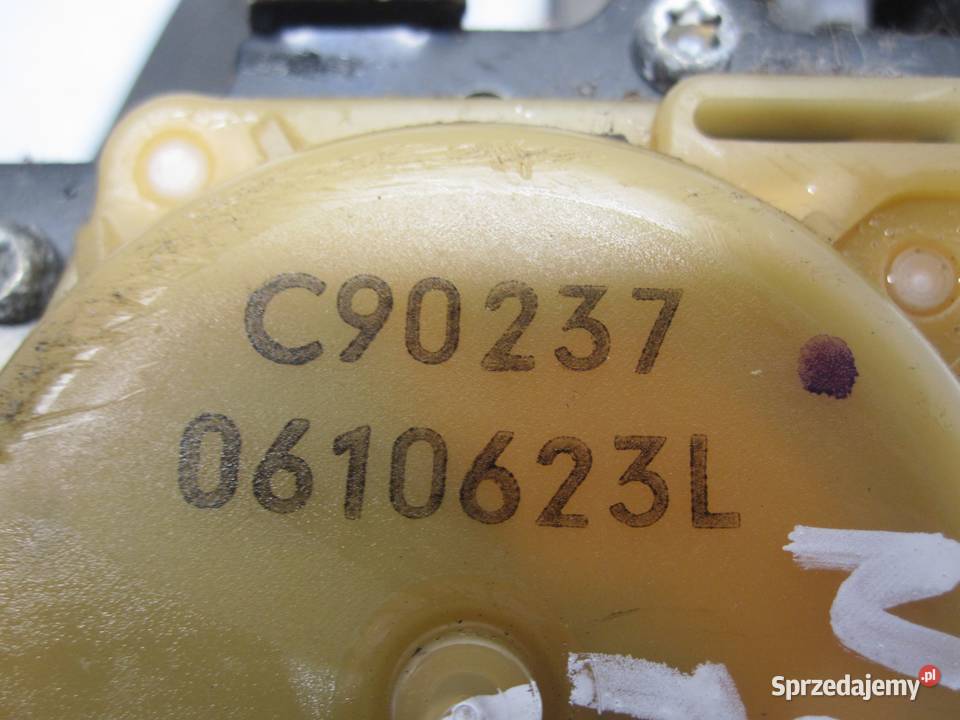 MITSUBISHI L200 07r pas bezpieczeństwa lewy osobowe Wyposażenie wnętrza Kielce sprzedam