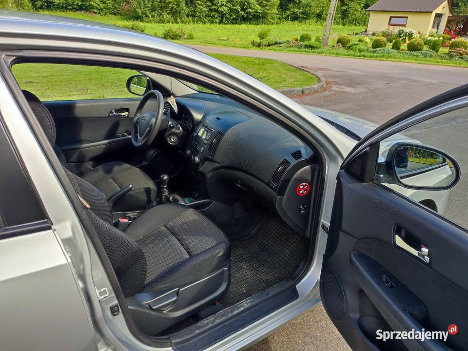 Hyundai i30 14 benzyna 2007 zdrowy srebrny i30 Domaradz