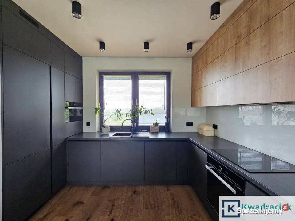 Dom wolnostojący 983m2 Besko sprzedam