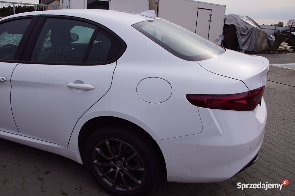 ĆWIARTKA BŁOTNIK LEWY TYŁ ALFA ROMEO GIULIA Lipno