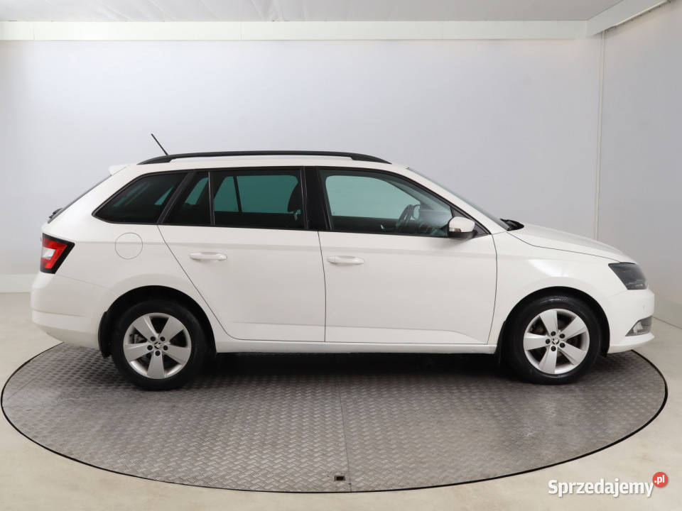 Skoda Fabia 12 TSI światła przeciwmgielne dolnośląskie Bielany Wrocławskie