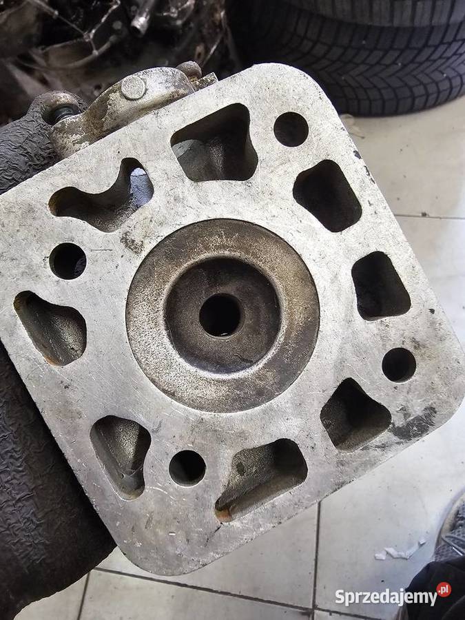 Suzuki RG 80 głowica pokrywa górna silnika Jelenia Góra sprzedam
