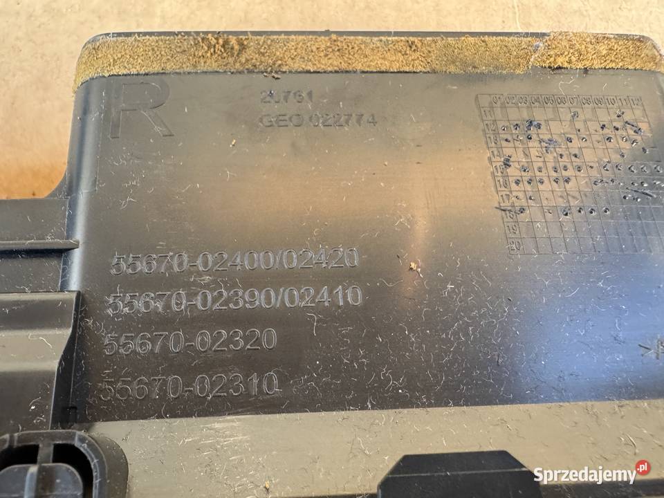 TOYOTA AURIS II KRATKA ŚRODKOWA NAWIEU KONSOLI Kłodzko sprzedam