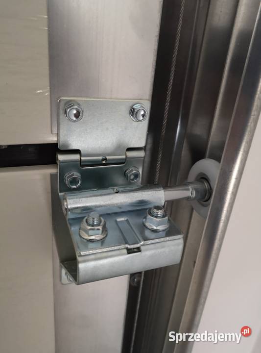 Brama na PILOTA Orzech 3000x2125 garażowa małopolskie