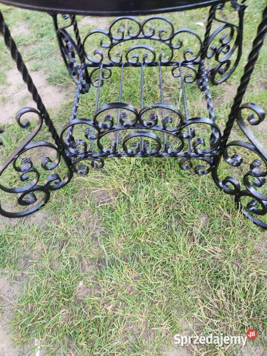 Duży kuty grill ogrodowy