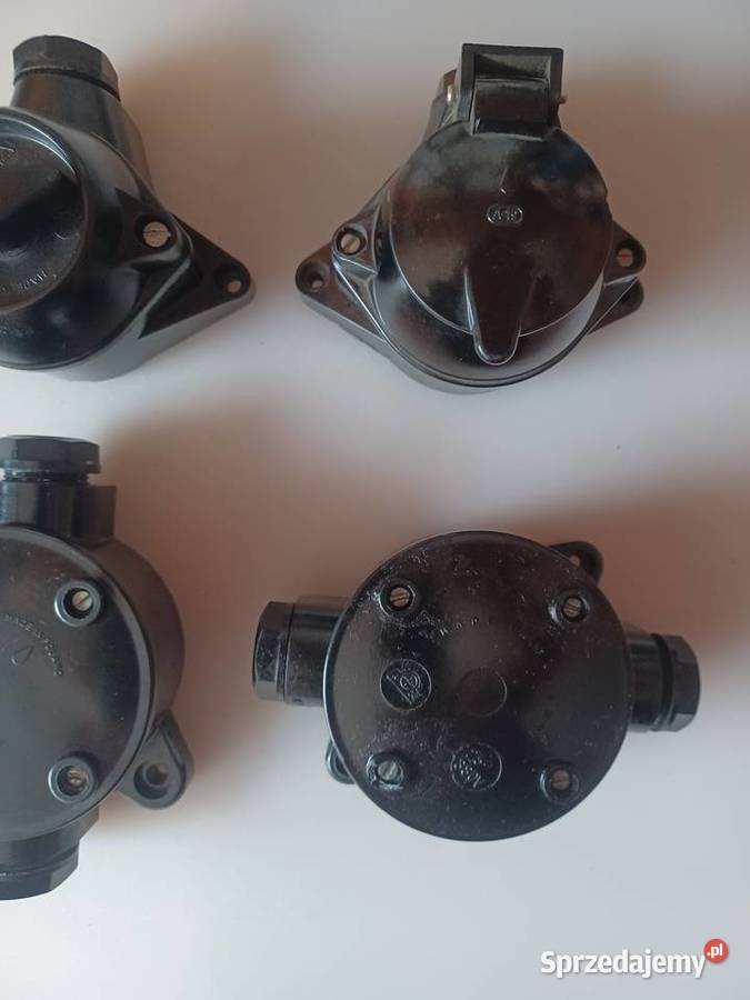 Puszki gniazdo i wyłącznik z bakelitu Kolekcja Poznań sprzedam