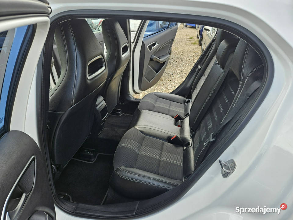 Mercedes GLA 180 Salonowy Zadbany Serwisowany