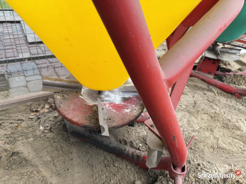 Rozsiewacz nawozów lejek plastikowy nieuszkodzony Biała Podlaska