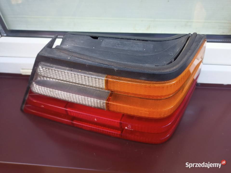 Mercedes W124 sedan lampa tył tylna prawa wkład Lampy tylne