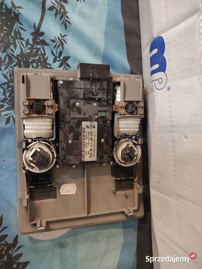 Lampka podsufitki tył audi A8 D3 osobowe Dzierżoniów