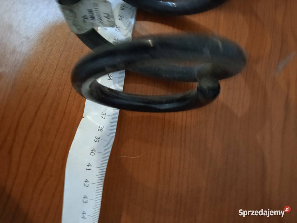 Sprężyna tylna Skoda Superb 2017 sedan Straszyn