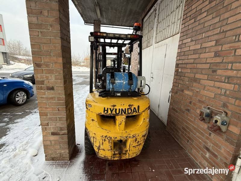 Wózek widłowy HYUNDAI model 30L7A syndyka