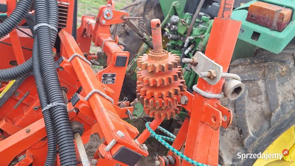 Siewnik do kukurydzy 4 rzędowy kuhn stopkowy kujawsko-pomorskie Czołowo