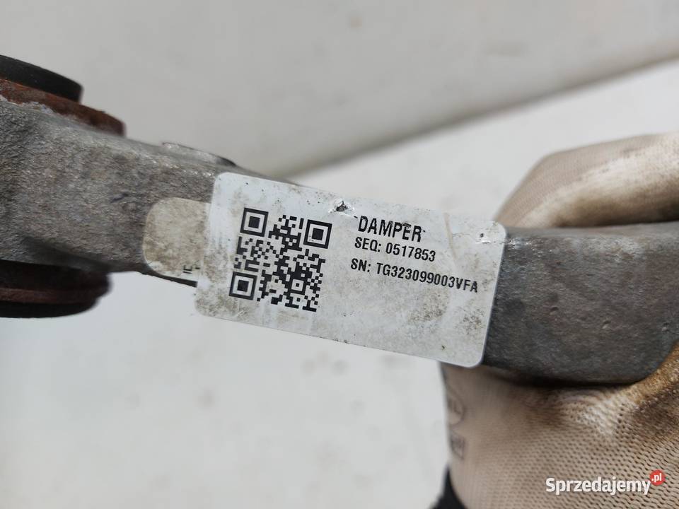 TESLA MODEL Y 2023r Wahacz przód lewy górny 2WD osobowe