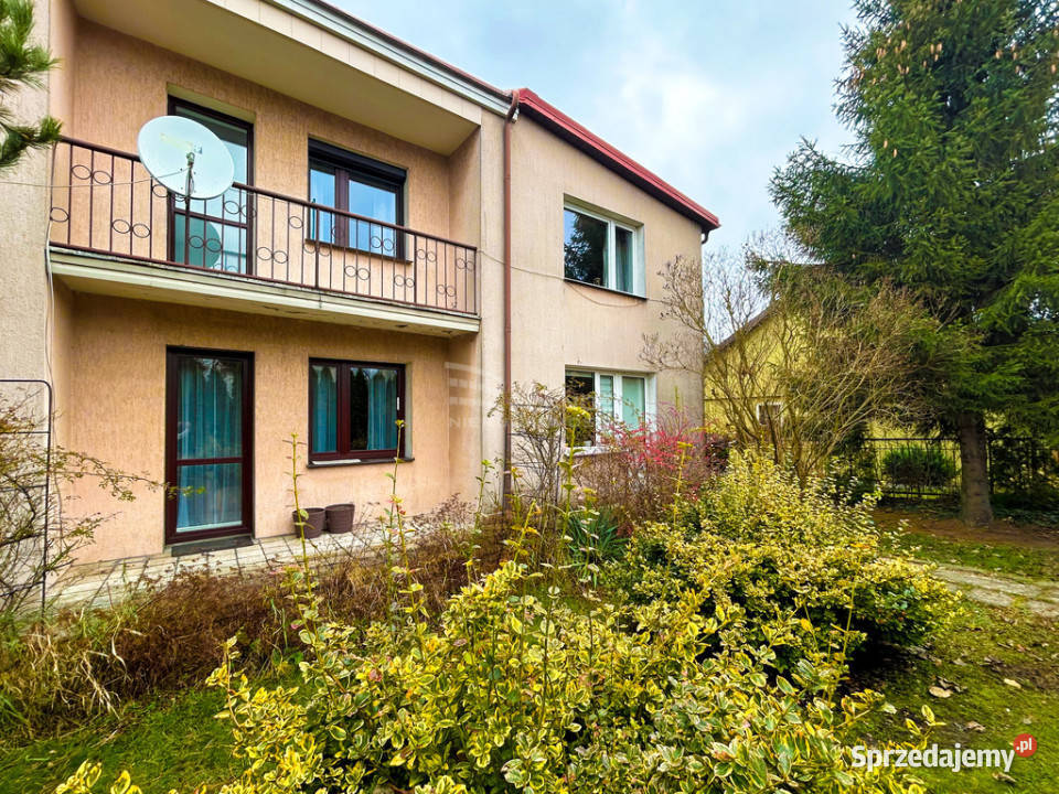 Funkcjonalny dom z basenem w Tomaszowie