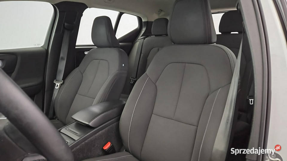 Volvo XC 40 T3 Momentum Pro Z Polskiego Salonu Warszawa sprzedam