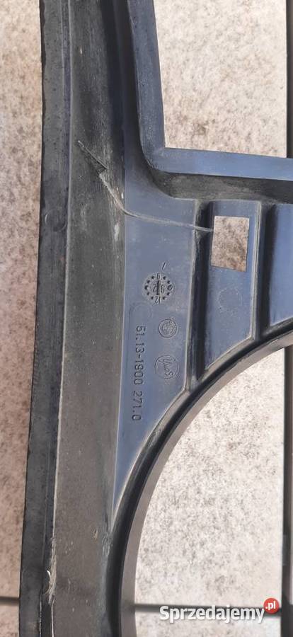 Krata wlotu powietrza lewa spryskiwacze