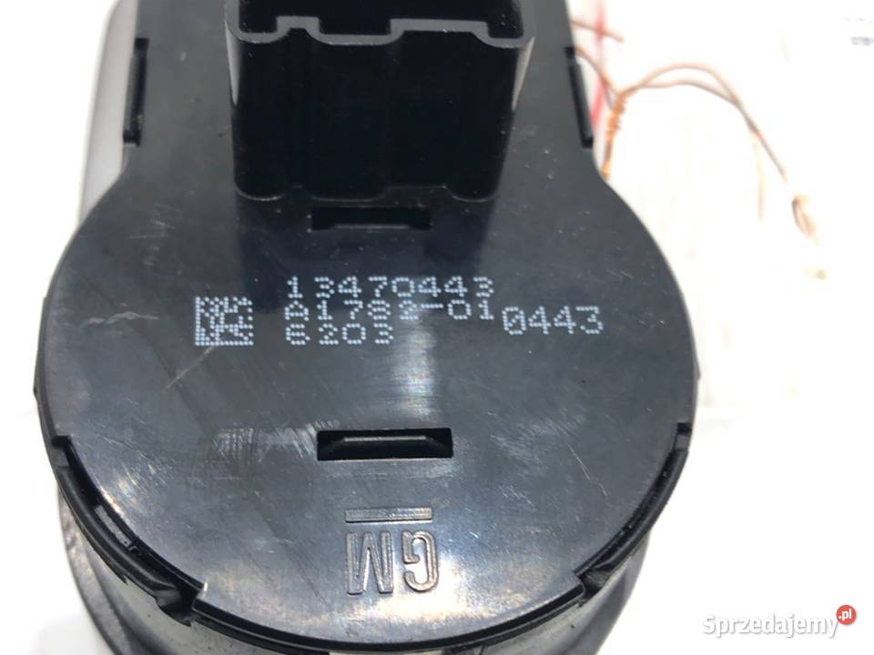 WŁĄCZNIK ŚWIATEŁ OPEL CORSA E 13470443 PRZYCISK