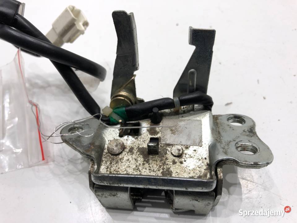 ZAMEK KLAPY TYŁ TOYOTA YARIS I Hatchback 9905