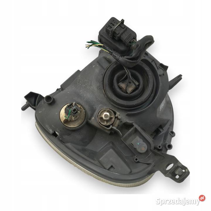 LAMPA PRAWA Toyota Yaris I LIFT 0306 prawy przód sprzedam
