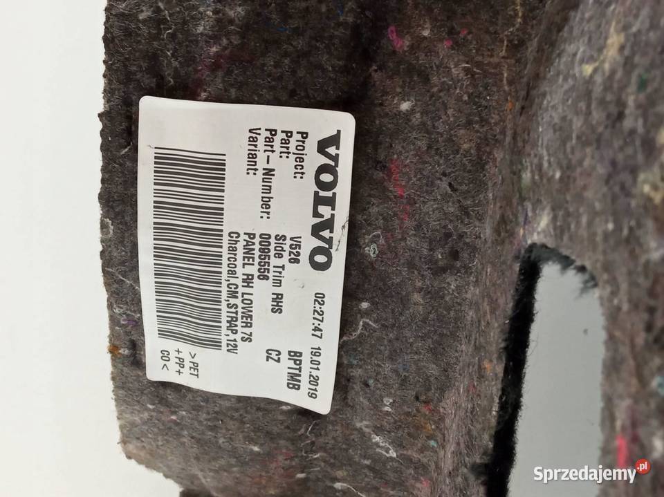 TAPICERKA BOCZEK BAGAŻNIKA PRAWY TYŁ 32234368 osobowe