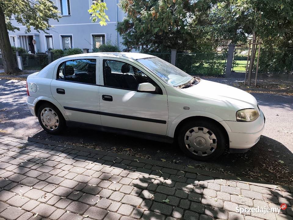 Opel astra 14 benzyna super auto małe pieniądze Hatchback Samochody osobowe Krapkowice