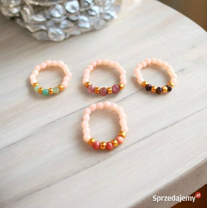 Pierścionek z kamieniami Zgierz