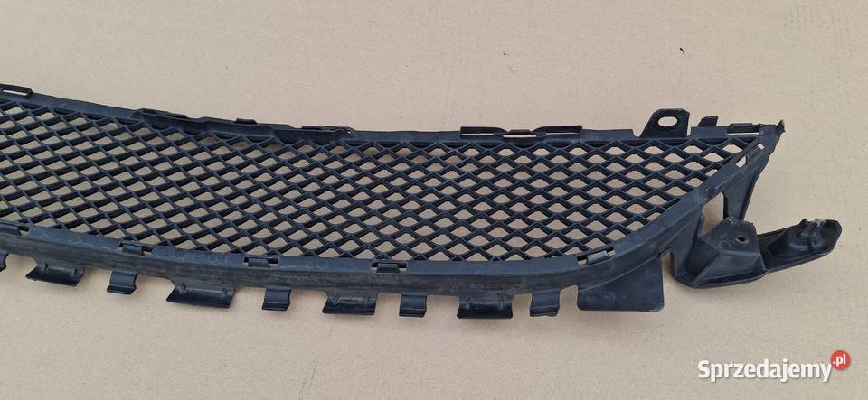 MERCEDES CKLASA W205 AMG KRATKA ZDERZAKA Bieleń