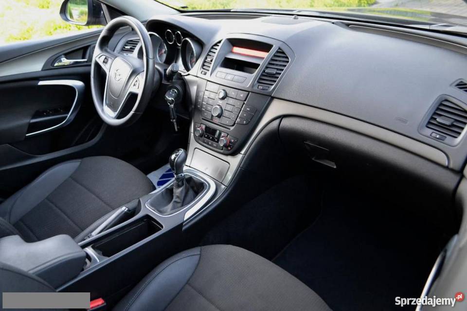 Sprzedam Opel Insignia czarny serwisowany w ASO Miechucino