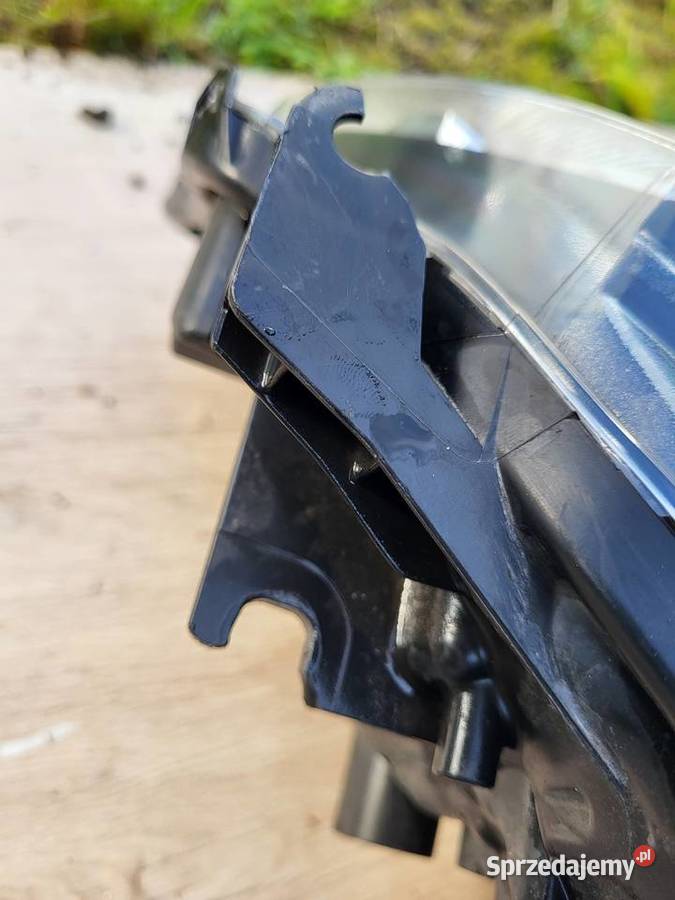 Toyota Yaris III Lampa przód prawa WYSYŁKA Pobiedziska