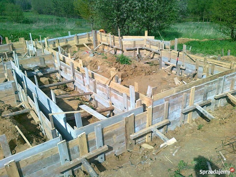 Sprzedam działkę z rozpoczętą budową domu Marcyporęba