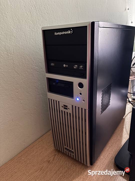 Retro komputer Windows XP Intel Core2 GeForce LCD Warszawa