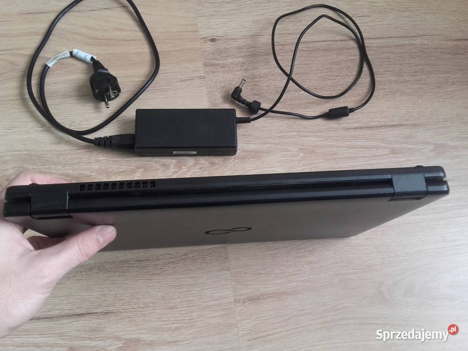 Laptop Fujitsu Lifebook E449 Core i3 8130U 8GB Fujitsu-Siemens