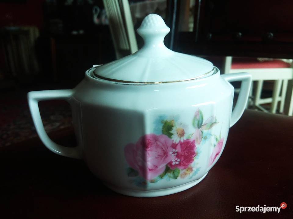 Cukiernica z subtelnymi różami Na białej Gdańsk