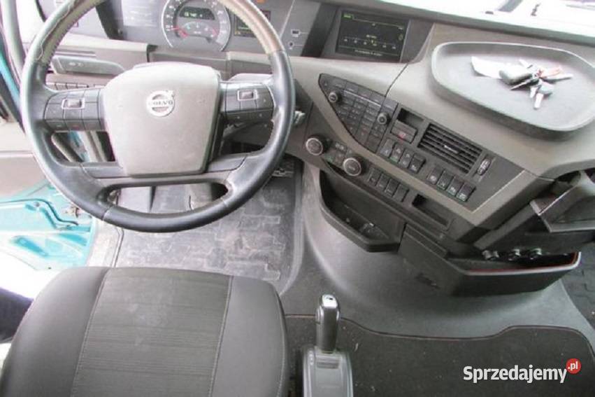 Skrzyniowy skrzynia z tylnym dzwigiem 6x2 Volvo kabina sypialna mazowieckie