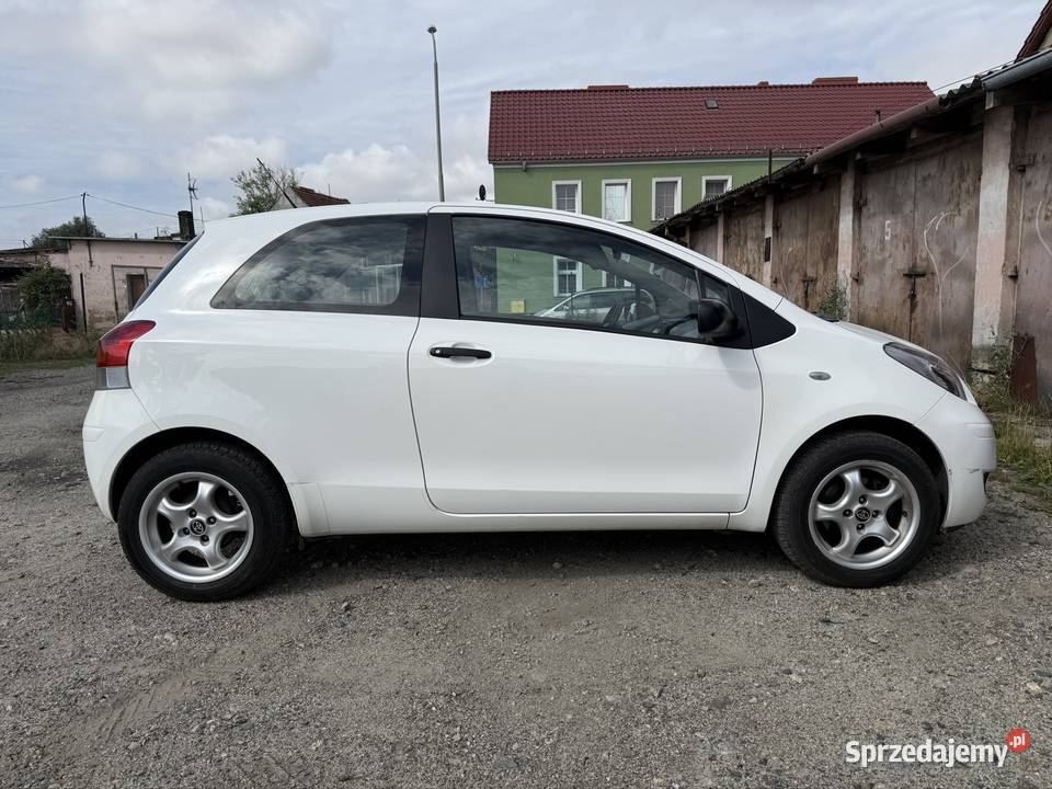 Toyota Yaris 2009r 10L 69 Benzyna CD Yaris Myślibórz