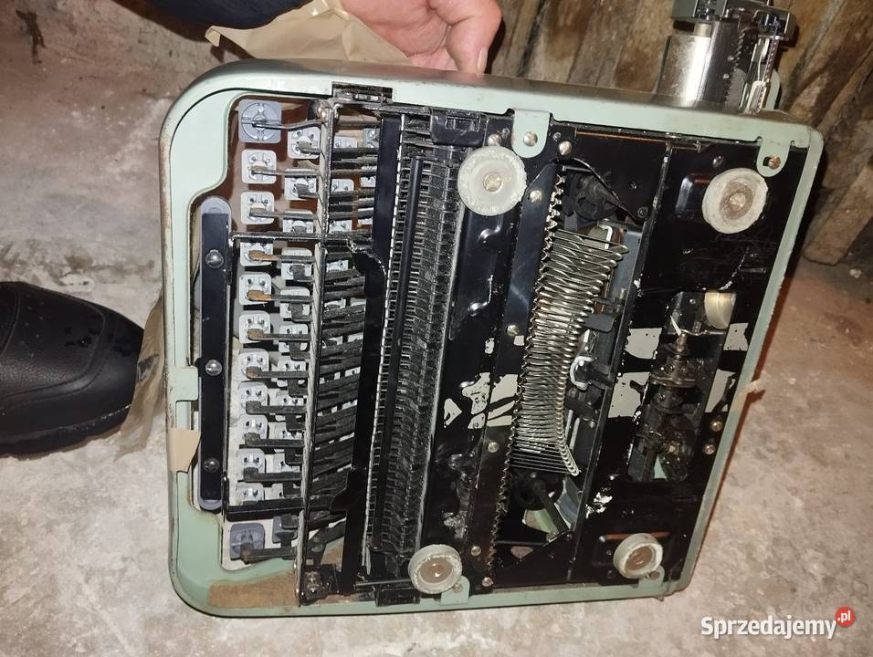 Stara maszyna do pisania kolekcjonera Lubin
