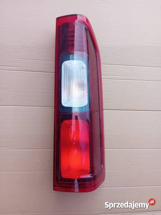 Renault Trafic III Opel Vivaro 2B lampa tylna osobowe Przeźmierowo sprzedam